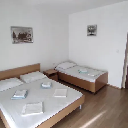 Lägenhet With Wifi Duce, - 21055 *